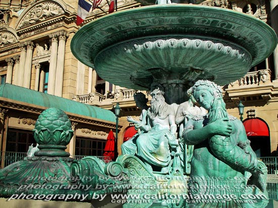 Statues In Paris. Paris-Las-Vegas-statues